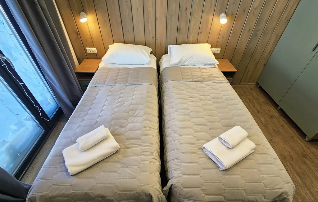 Далеко и надолго