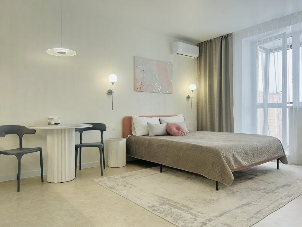 Квартира Студия Неоклассика с видом на город — аренда посуточно в Омск