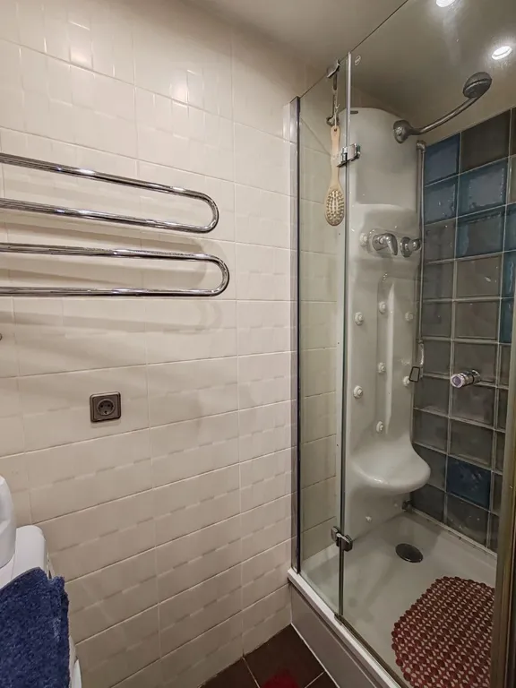 Квартира тёплая, хорошее расположение, рядом магазины