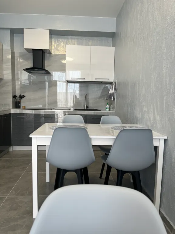 Комната с видом на море синяя