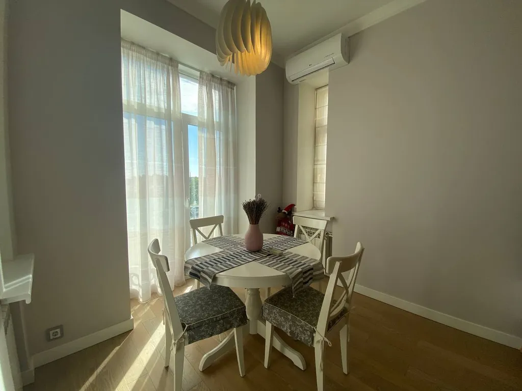 Квартира Уютная трёхкомнатная квартира с видом на Неву — Санкт-Петербург