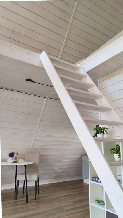 Уютный дом в стиле Афрейм в черте города