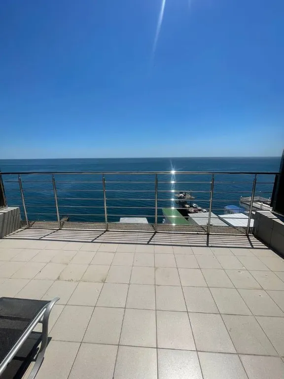 Пентхаус с видом на море и террасой