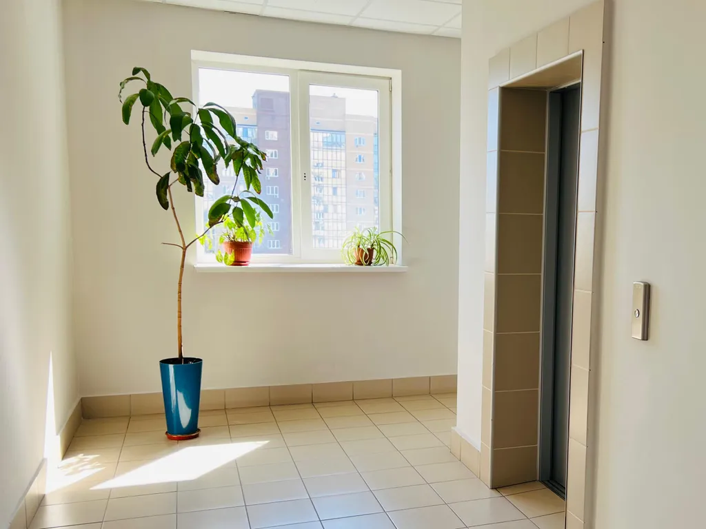 Студия + спальня с джакузи и панорамным балкон около ЛА Трактор