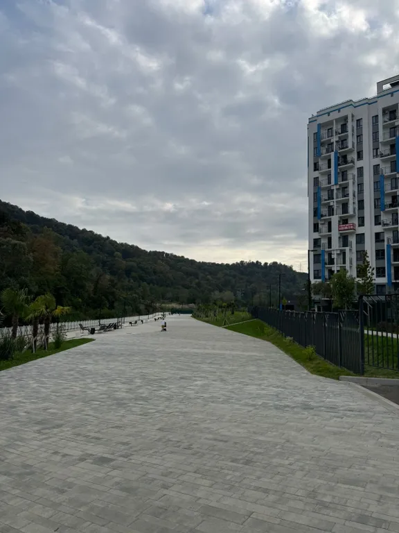 Уютная новая квартира с дизайнерским ремонтом с изолированной спальней