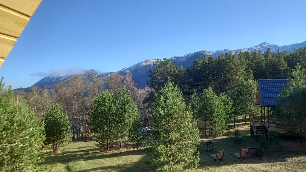 Кедровый коттедж в живописном месте Чемала