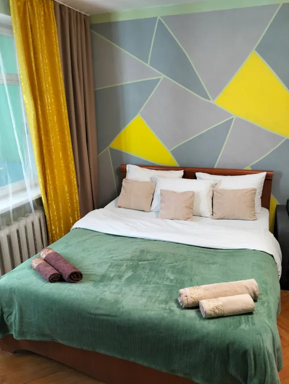 Просторная трехкомнатная квартира (7 гостей 6 спальных мест) — аренда посуточно в Кропоткин