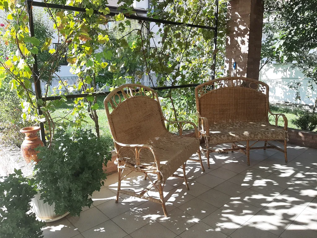 Дом с бассейном недалеко от моря