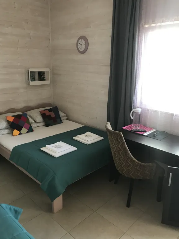 Четырёхместный номер, с видом во двор