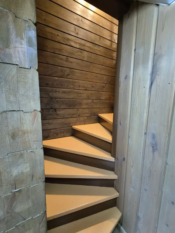 Двухэтажный загородный дом рядом с озером