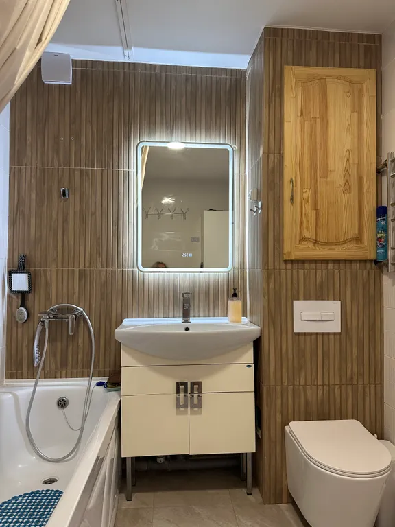 2 комнатная белая на Янышева