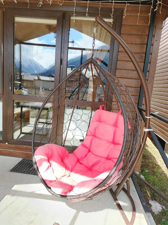 Уютный дом с видом на горы