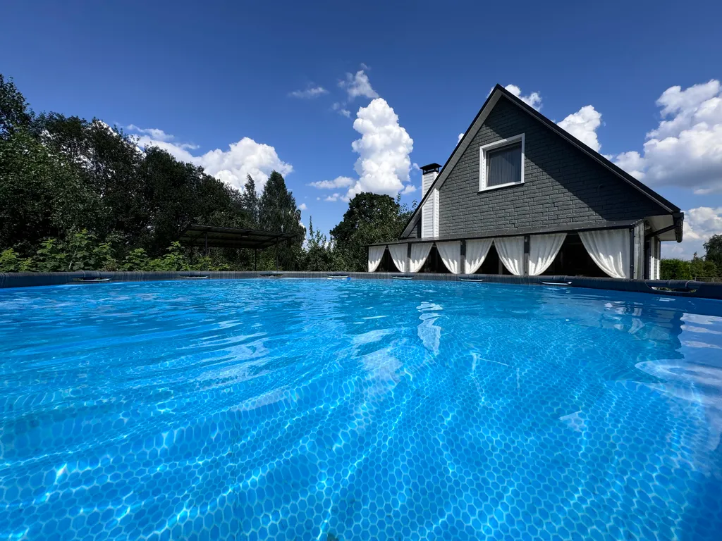 Дом с баней и бассейном в 15 минутах от Минска