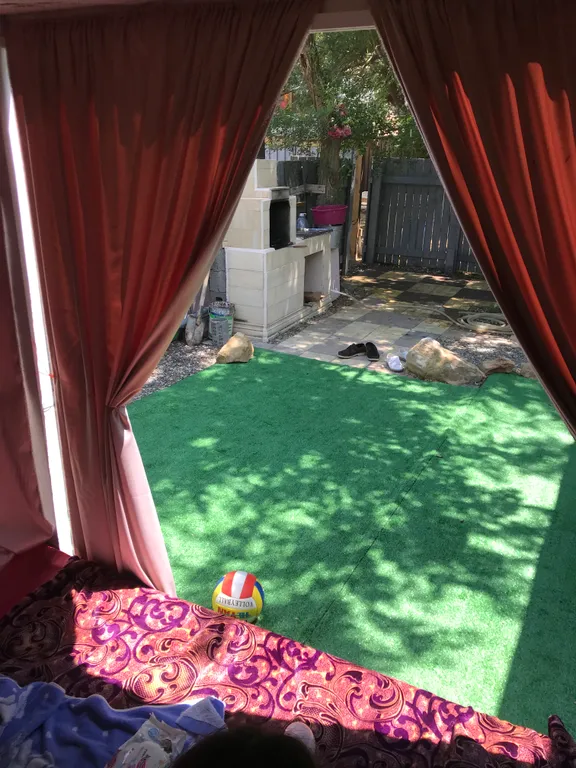 Домик на берегу Каспийского моря