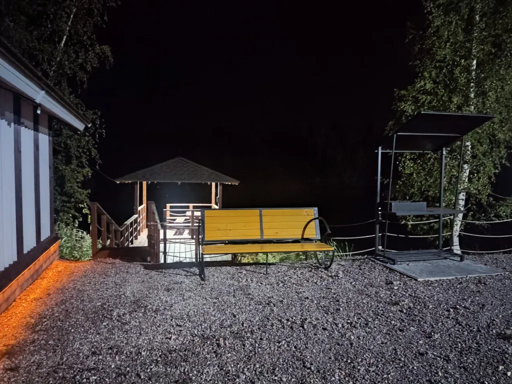 Дом отдыха на берегу озера