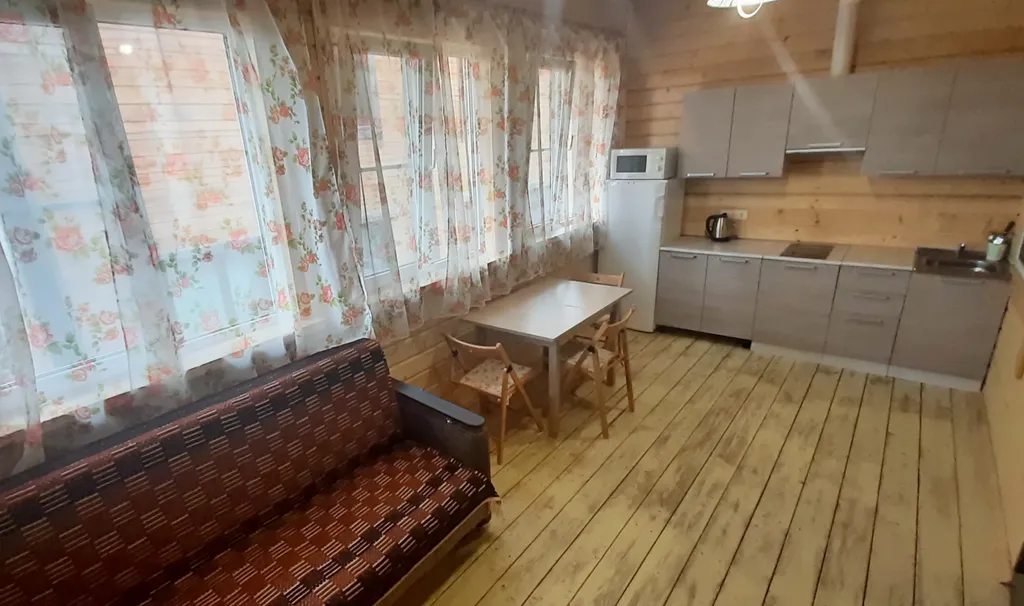 Домик у озера