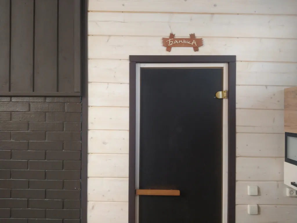 Домик с видом на лес