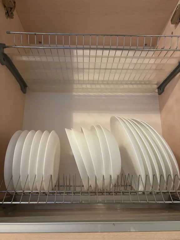 Уютная евротрешка с большой гостиной и двумя спальнями с видом на горы