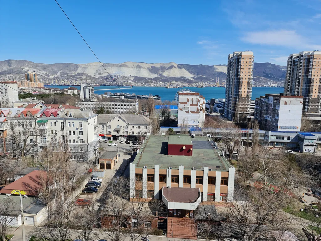 Солнечная квартира в центре с видом на море