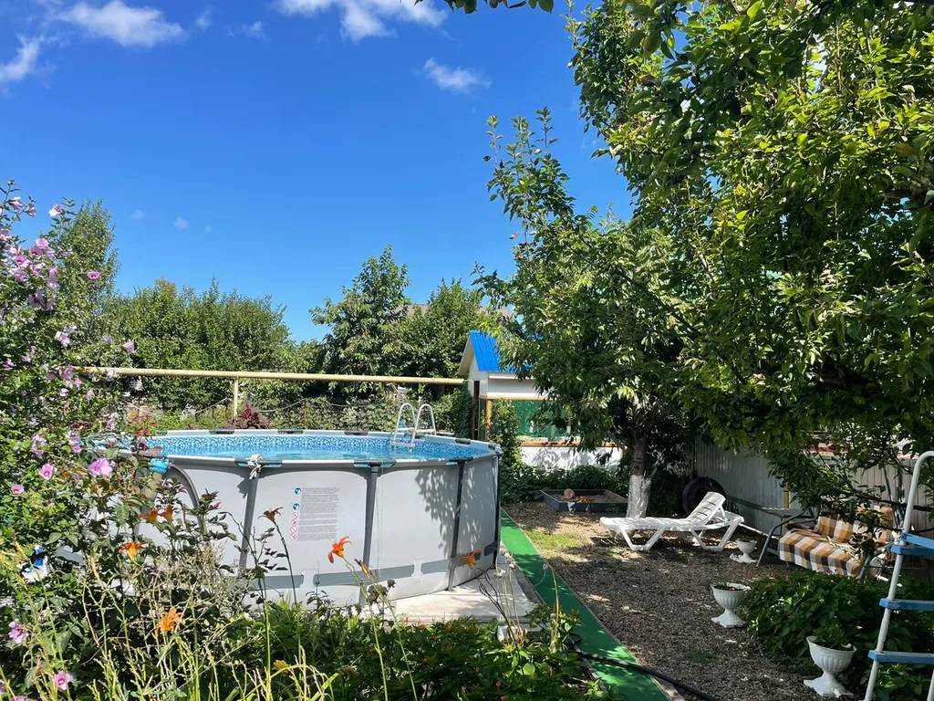 Уютная просторна часть дома на 2 этаже под ключ с бассейном и беседкой