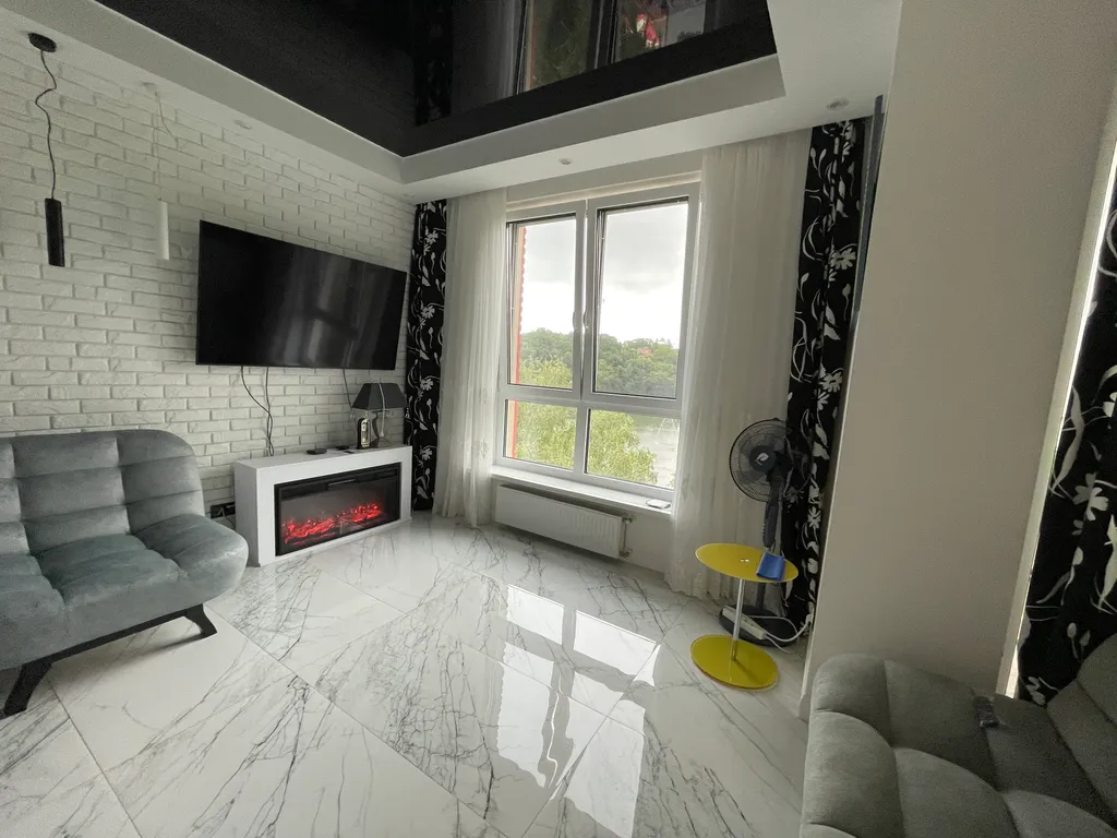 Уютная квартира с видом на озеро и сосновый лес