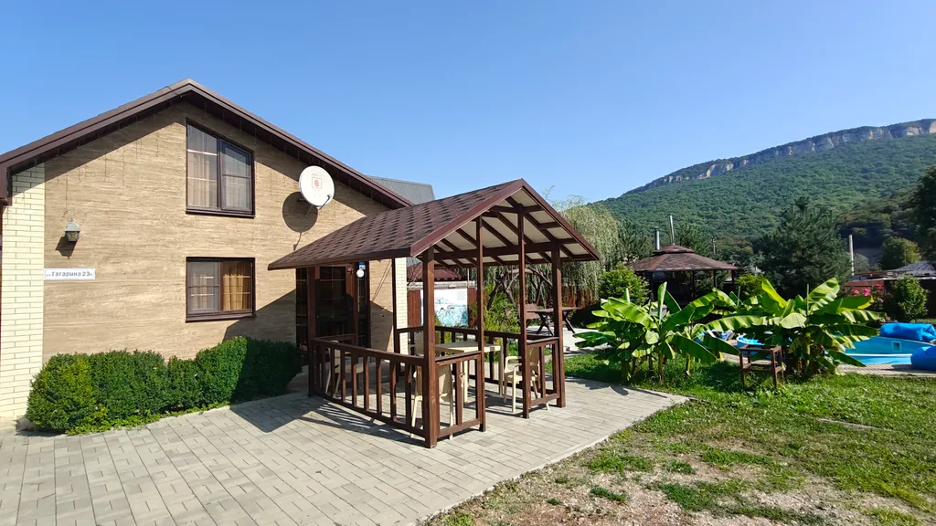 Коттедж-студия с видом на горы