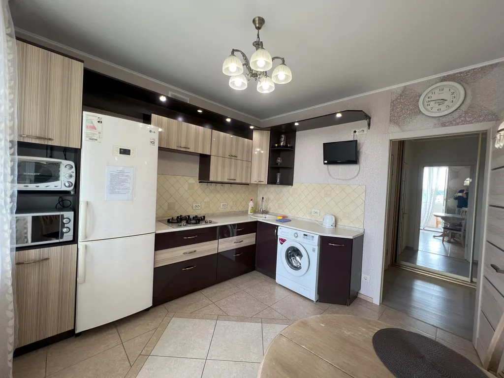 В центре новый дом