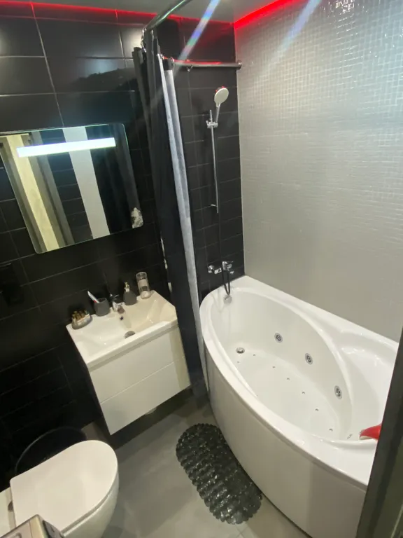 Дизайнерская 2к квартира с джакузи, камином и звездным небом в центре