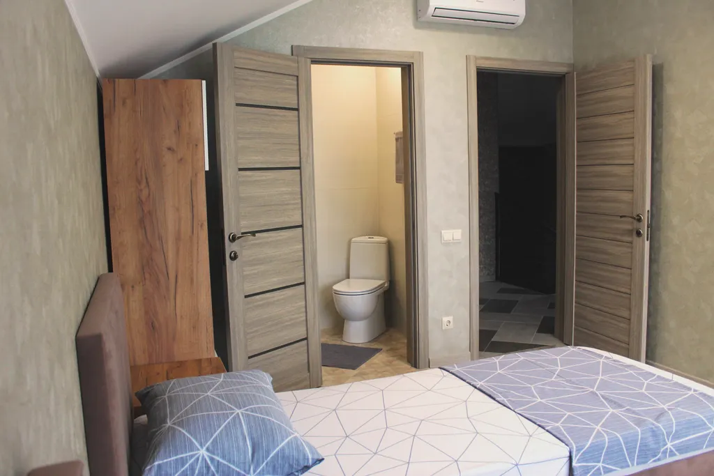 Большой дом с 5 изолированными комнатами в центре