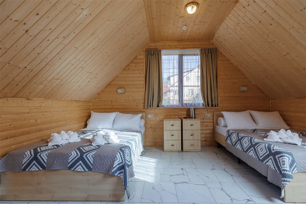 Двухэтажный коттедж, бассейн