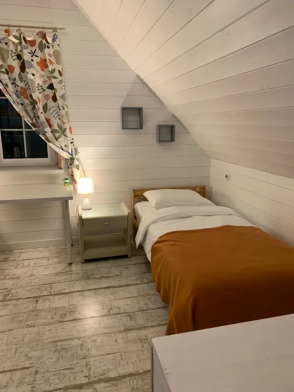 Благоустроенный дом у реки