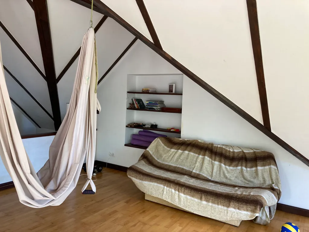 Дом с пляжем у моря