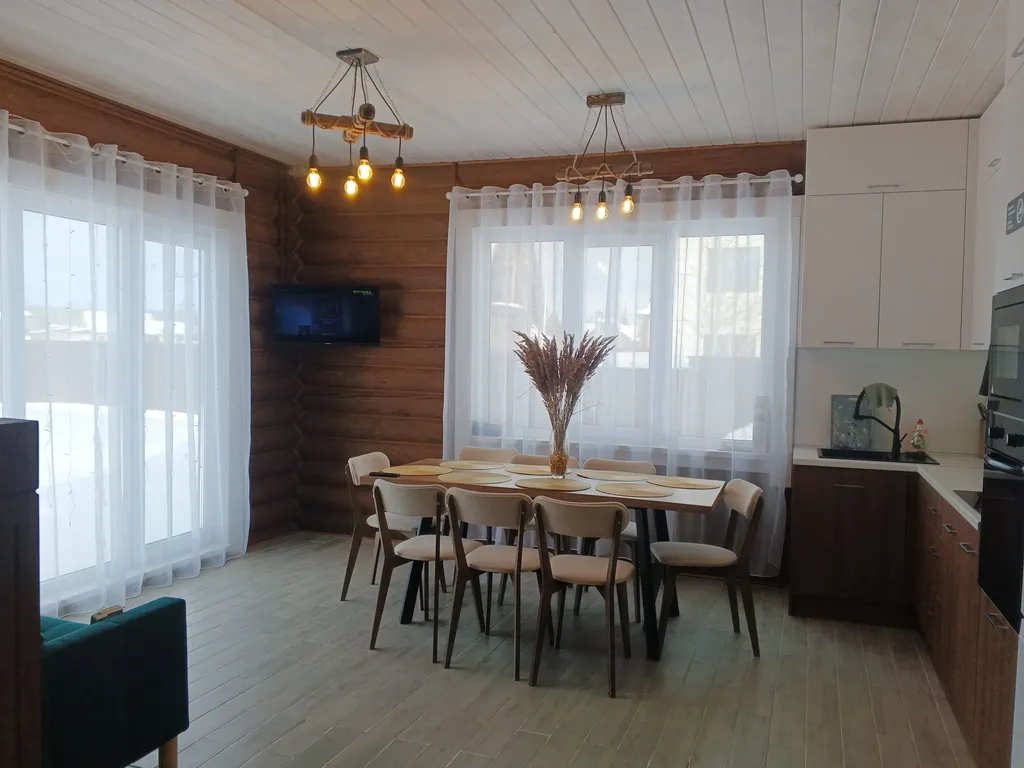 Уютный домик возле озера