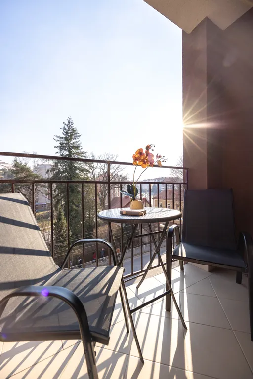 Студия с озером в вашем окне