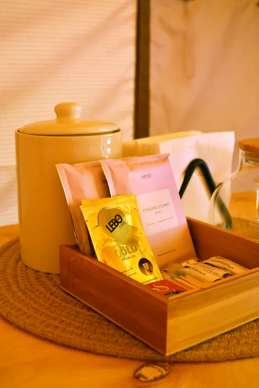 Тёплый сафари-тент с видом на горы