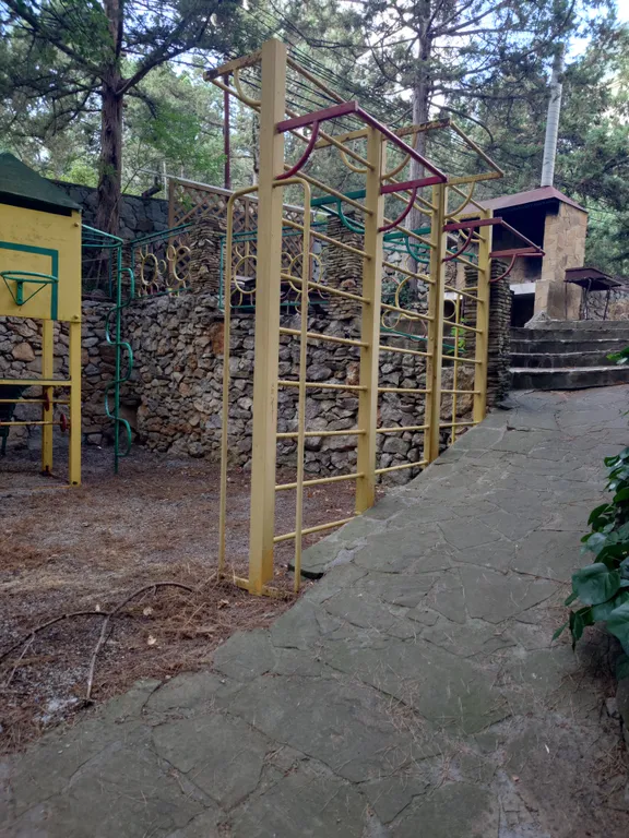 Уютная комната с санузлом и отличным зелёным двором для тихого отдыха