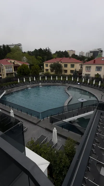 Двухэтажный апартамент с круглогодичным бассейном и залом