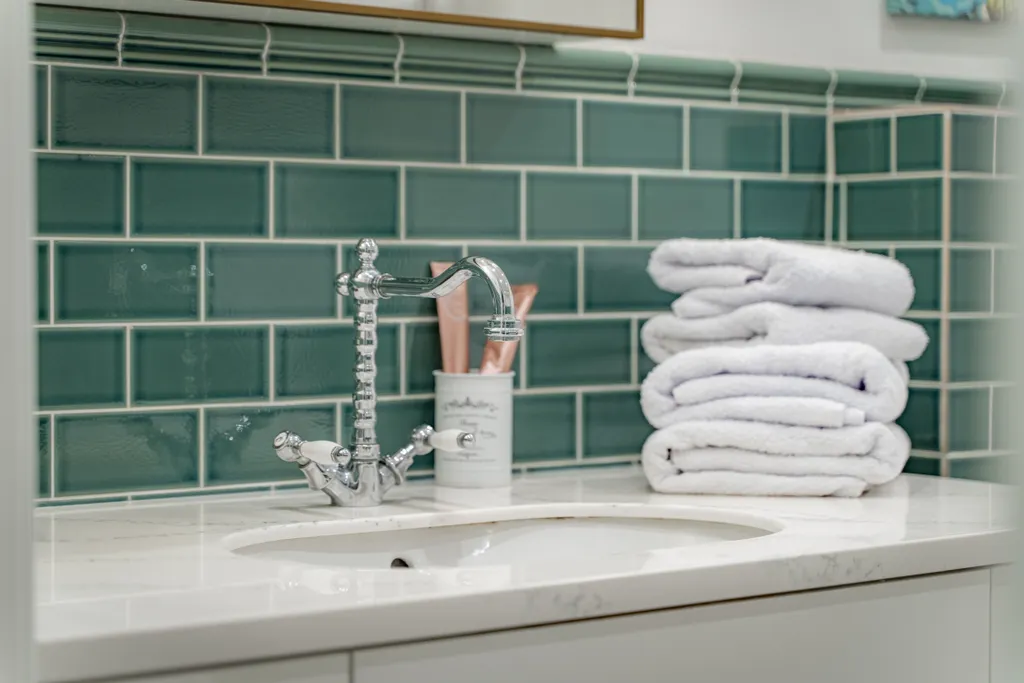 Уютная двухуровневая квартира с камином