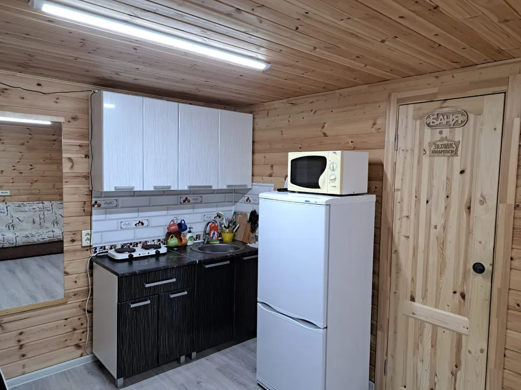 Домик цвета солнца