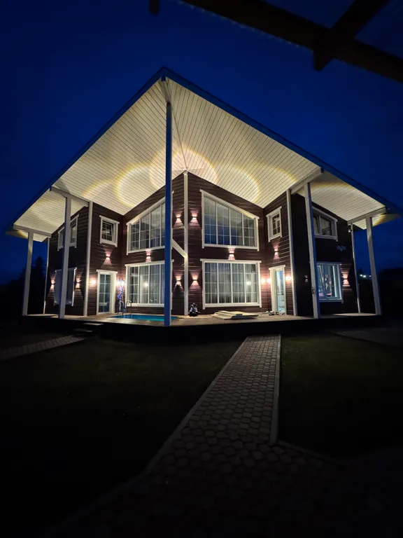 Новый коттедж с сауной и бассейном