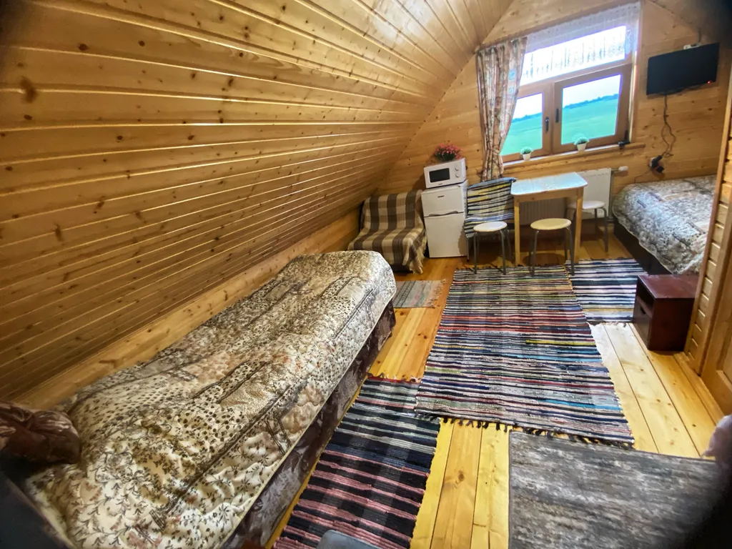 Дом на берегу реки