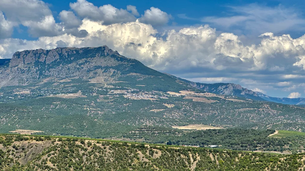 Апартамент с видом на море и горы класса люкс в новом ЖК