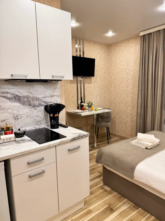 Современная студия в бежевых тонах в Люберцах