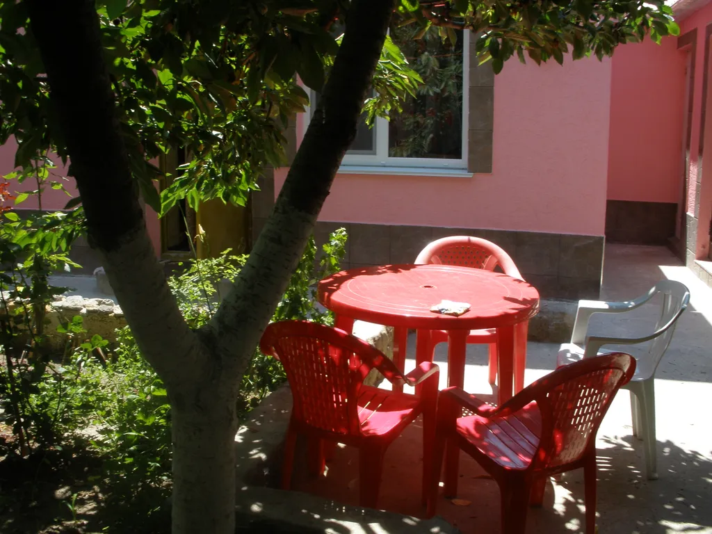 Счастливый дворик