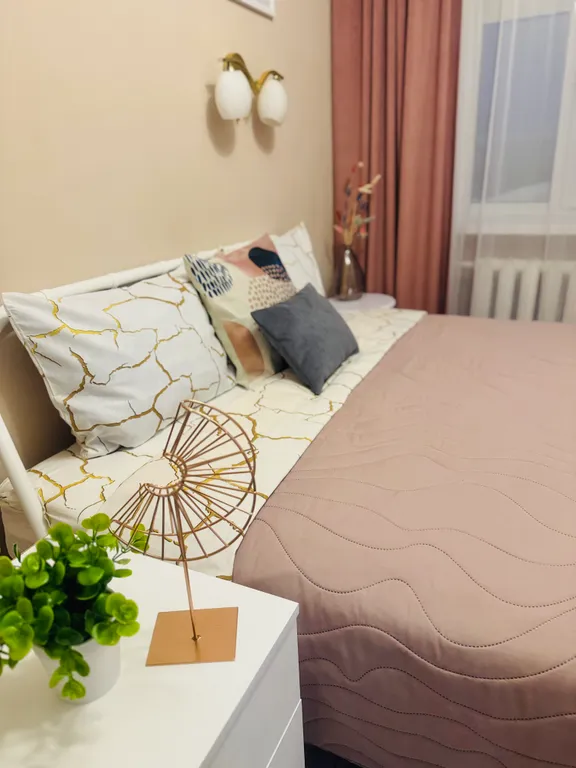 Уютная двухкомнатная квартира с видом на пруд