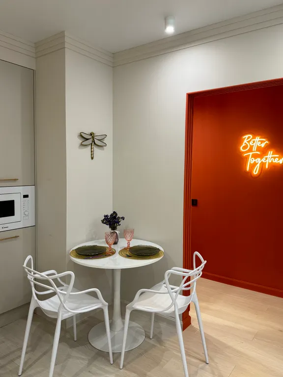 Яркая и современная квартира около Западного пляжа