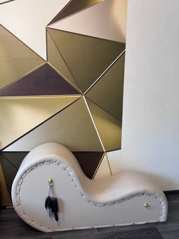 Тёплая уютная светлая студия с красивой локацией