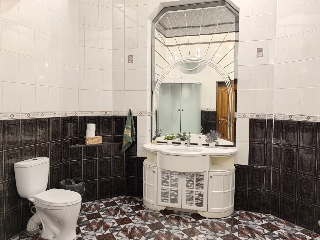 Коттедж в центре города с бассейном