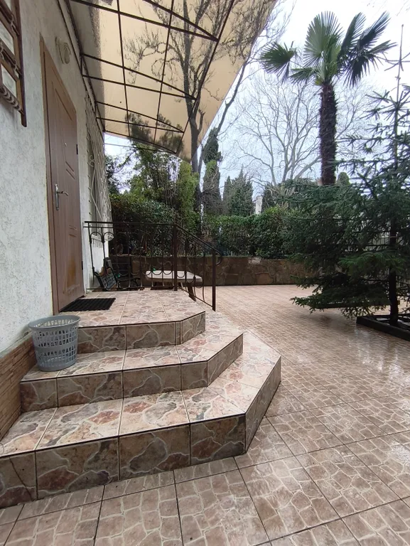 Коттедж Коттедж СВОЙ  двор, мангал, парковка.... — Ялта