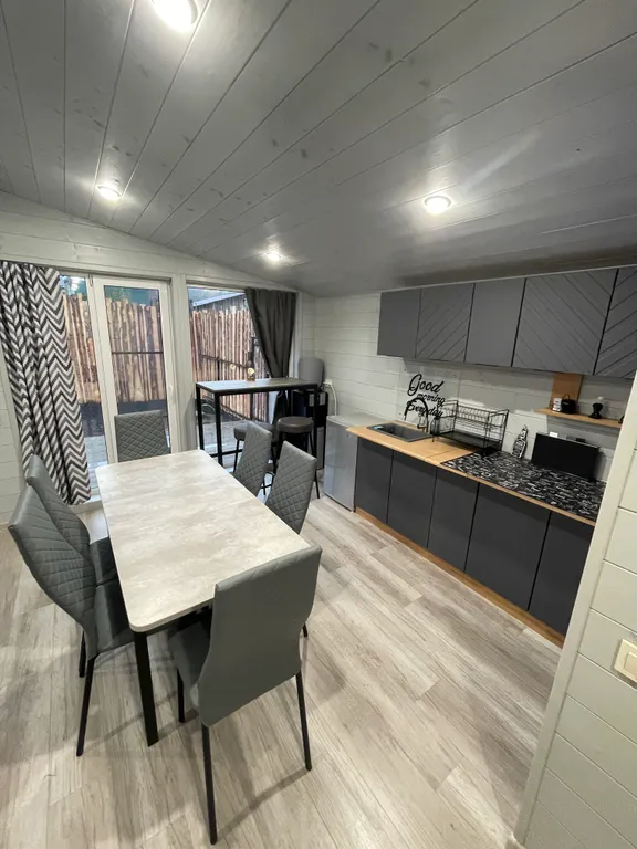 Уютный дизайнерский коттедж с территорией